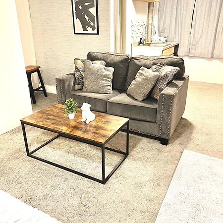 Two Bedroom Villa Studio With Fireplace & Living Room Detroit Exterior foto