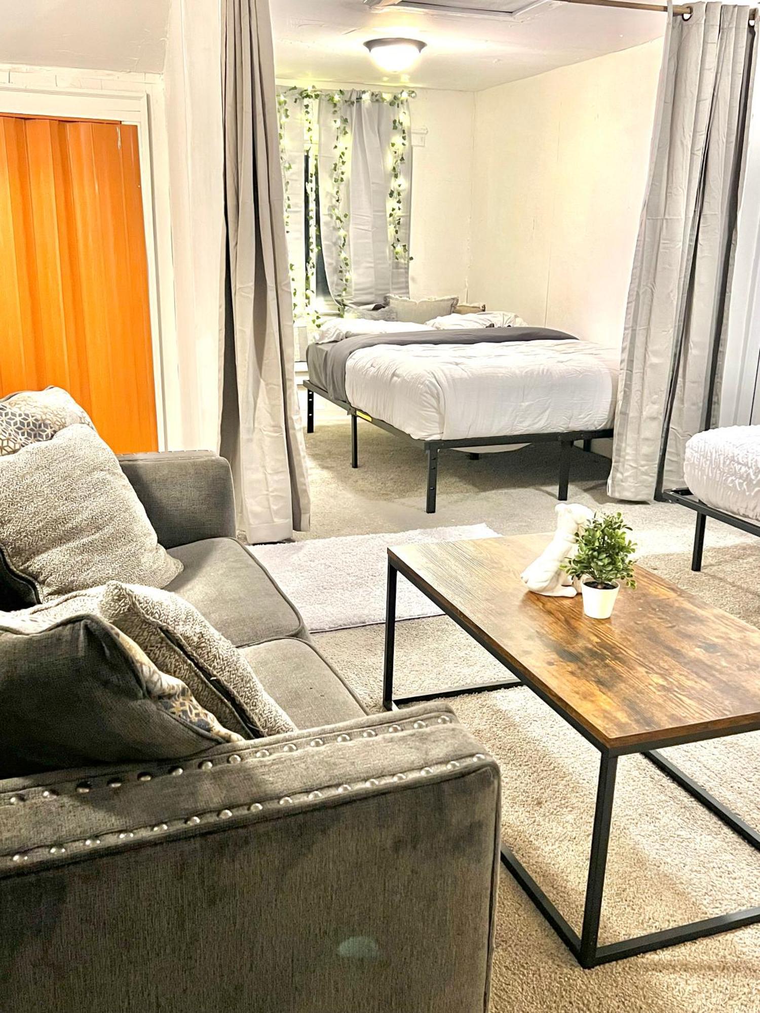 Two Bedroom Villa Studio With Fireplace & Living Room Detroit Exterior foto